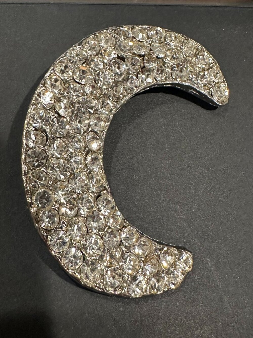 Beautiful Vintage Brooch Crystal Pave, Weiss?